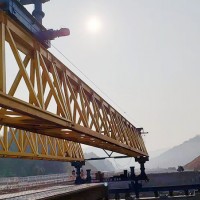 山东日照架桥机租赁220吨架桥机严禁配重过孔