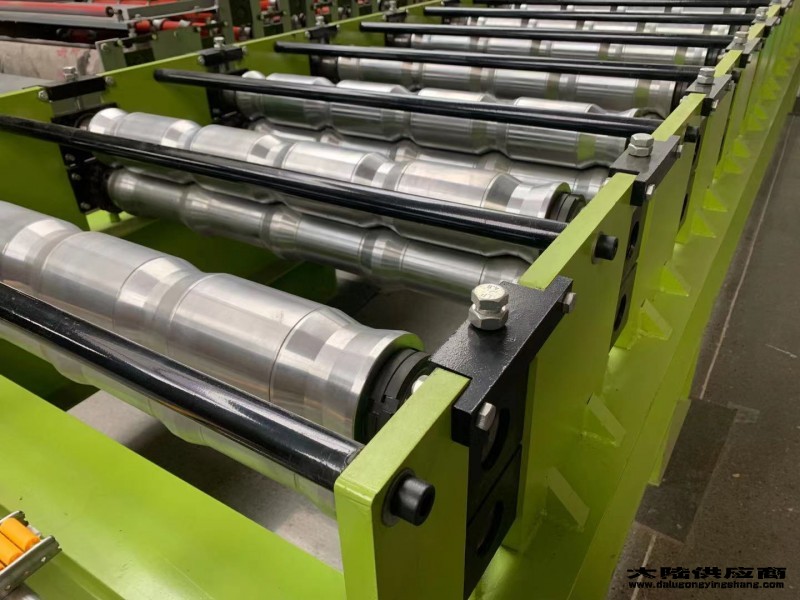 景鸿机械制造有限公司数控压瓦机彩钢设备简述压瓦机的运动