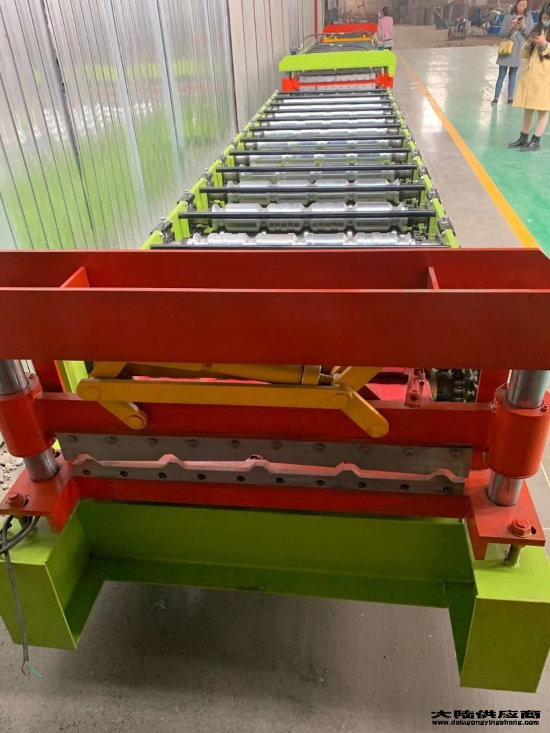 红旗数控压瓦机加工彩钢设备集装箱复合板机生产线