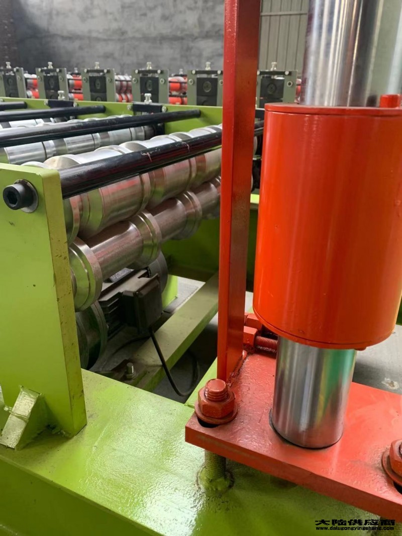中吉压瓦机厂金属压型板的排板及原则设备保温彩钢安装技术交底