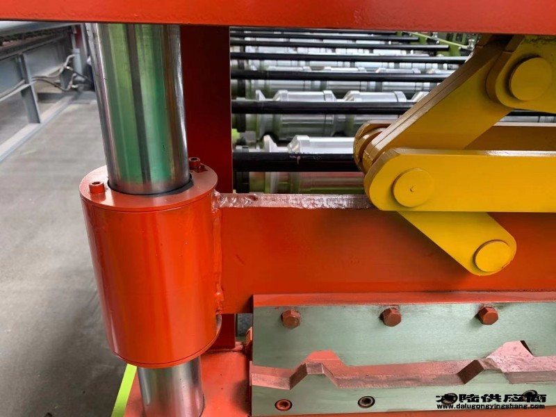 飞龙夹芯板设备压瓦机河北压瓦机厂钢管坡口保护器设备泊头生产厂家多年生产经验
