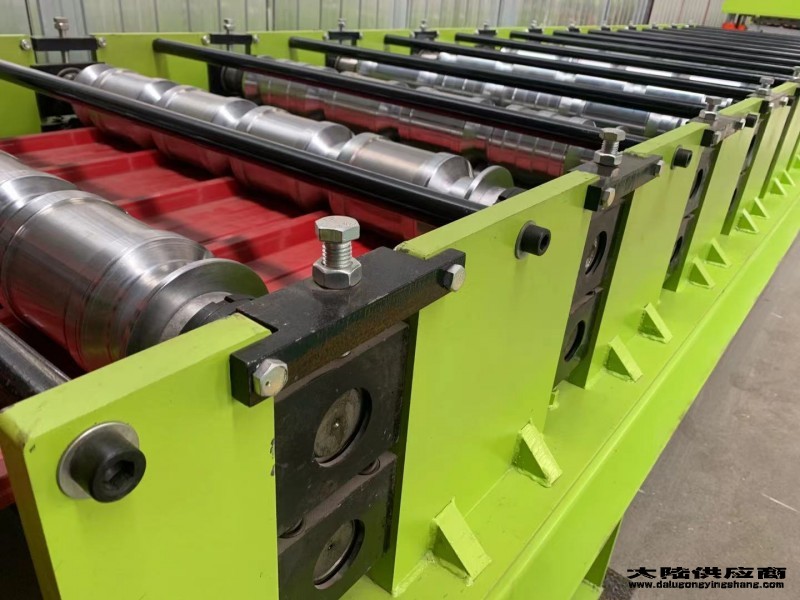 鑫宏翔压瓦机械厂彩钢压瓦机维修C型钢机的寿命取决于正确的使用方法