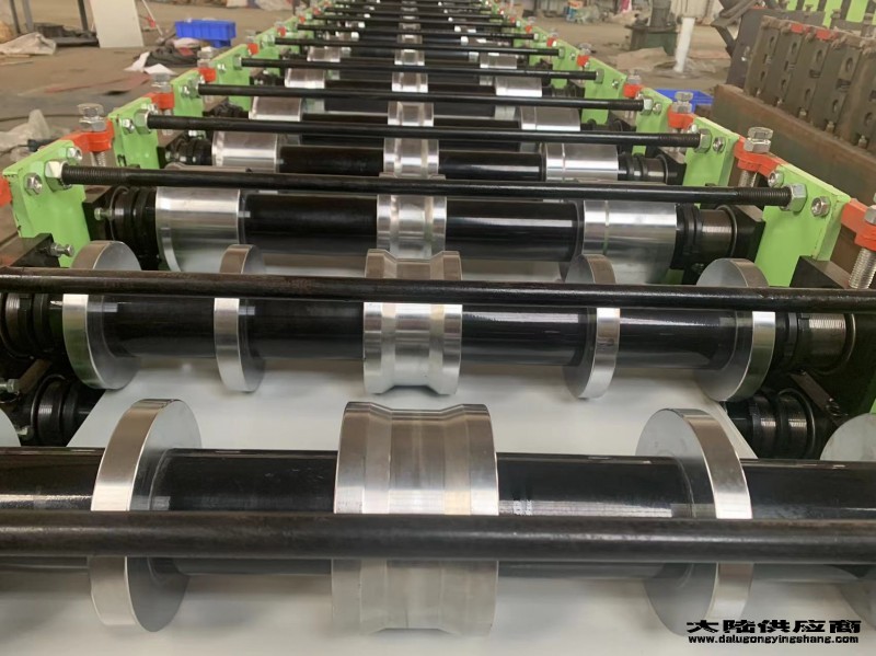 沧州铂锐压瓦机械厂彩钢夹心板设备彩钢设备对于钢结构行业的发展有重要的意义