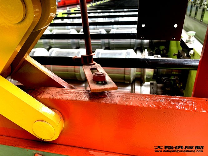 中国沧州红旗压瓦机设备有限公司☎13833744006@彩钢瓦机液压设备厂家@芩雅区